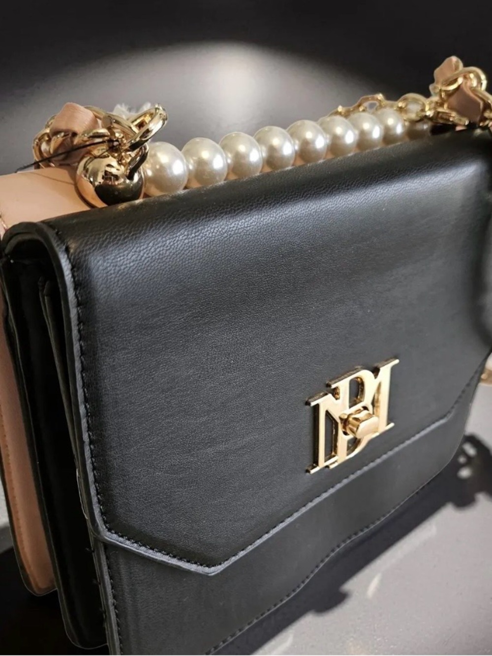 Jewel Badgley Mischka Black and Blush Pearl-Handle Crossbody Bag